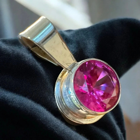 Extraordinary Natural Pinkish-Red Sapphire Sterling Silver Pendant - Picture 10 of 15